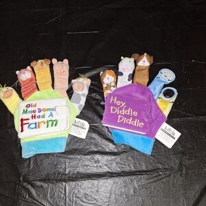Little Scholastic Old MacDonald & Hey Diddle Diddle Finger Puppet Book Glove Set